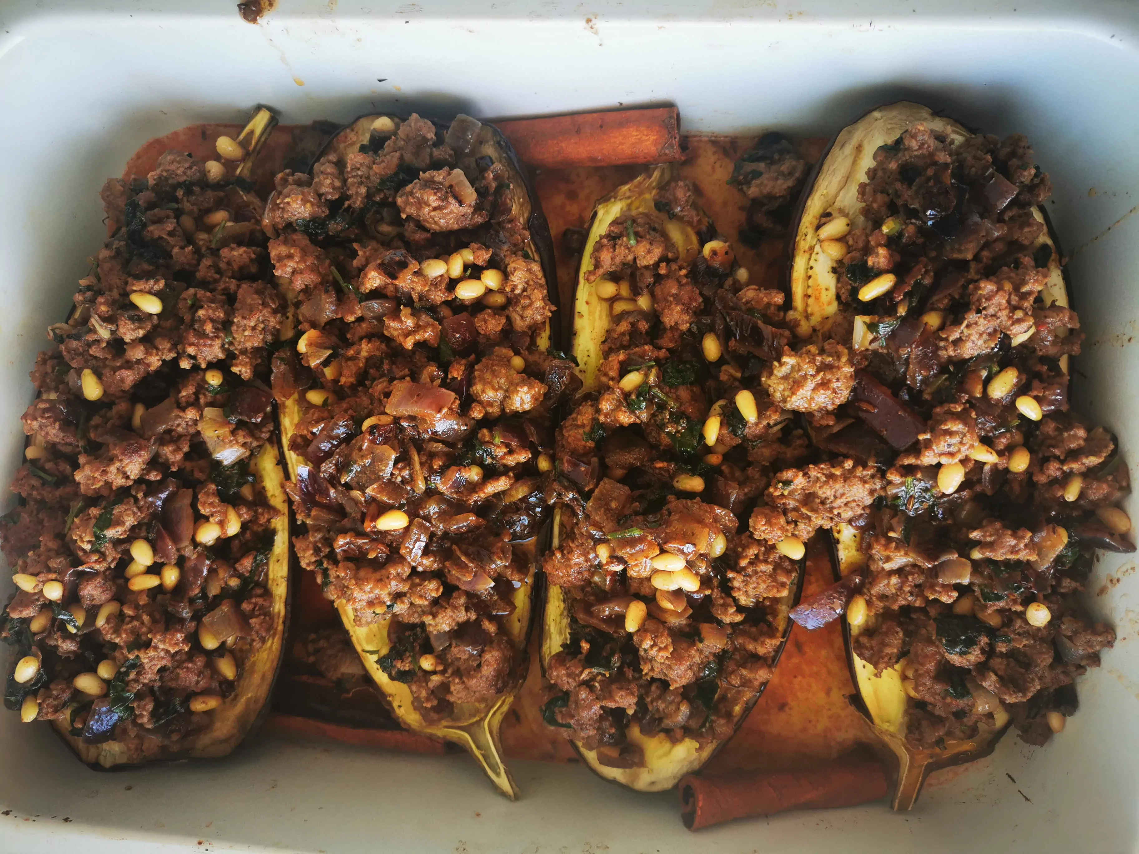 Baklažanai su ėrienos faršu ir kedro riešutais