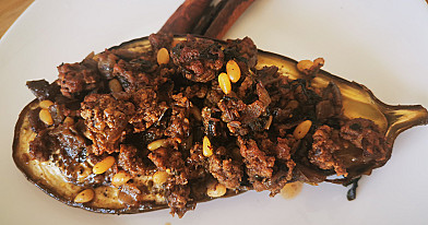 Baklažanai su ėrienos faršu ir kedro riešutais