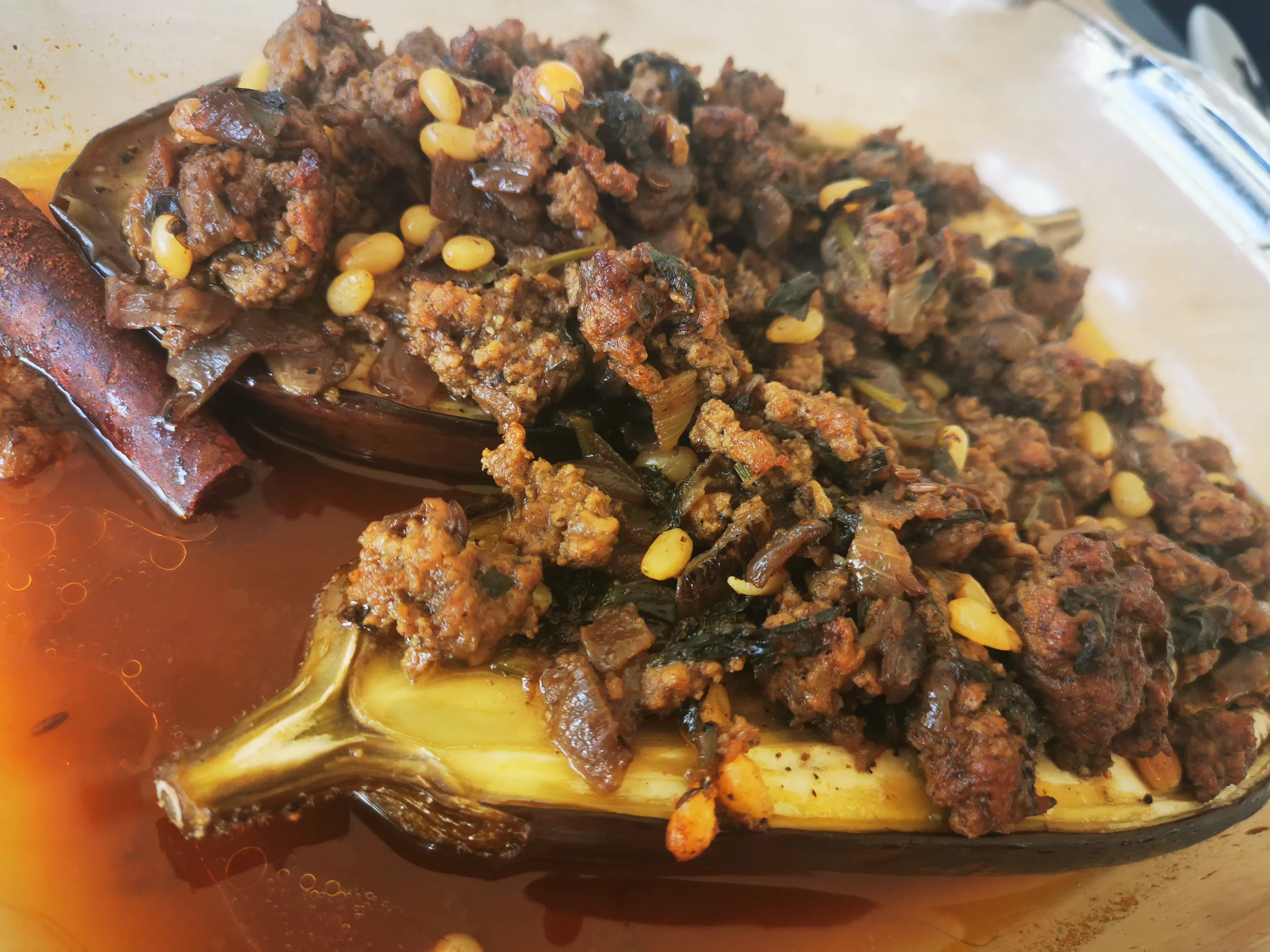 Baklažanai su ėrienos faršu ir kedro riešutais