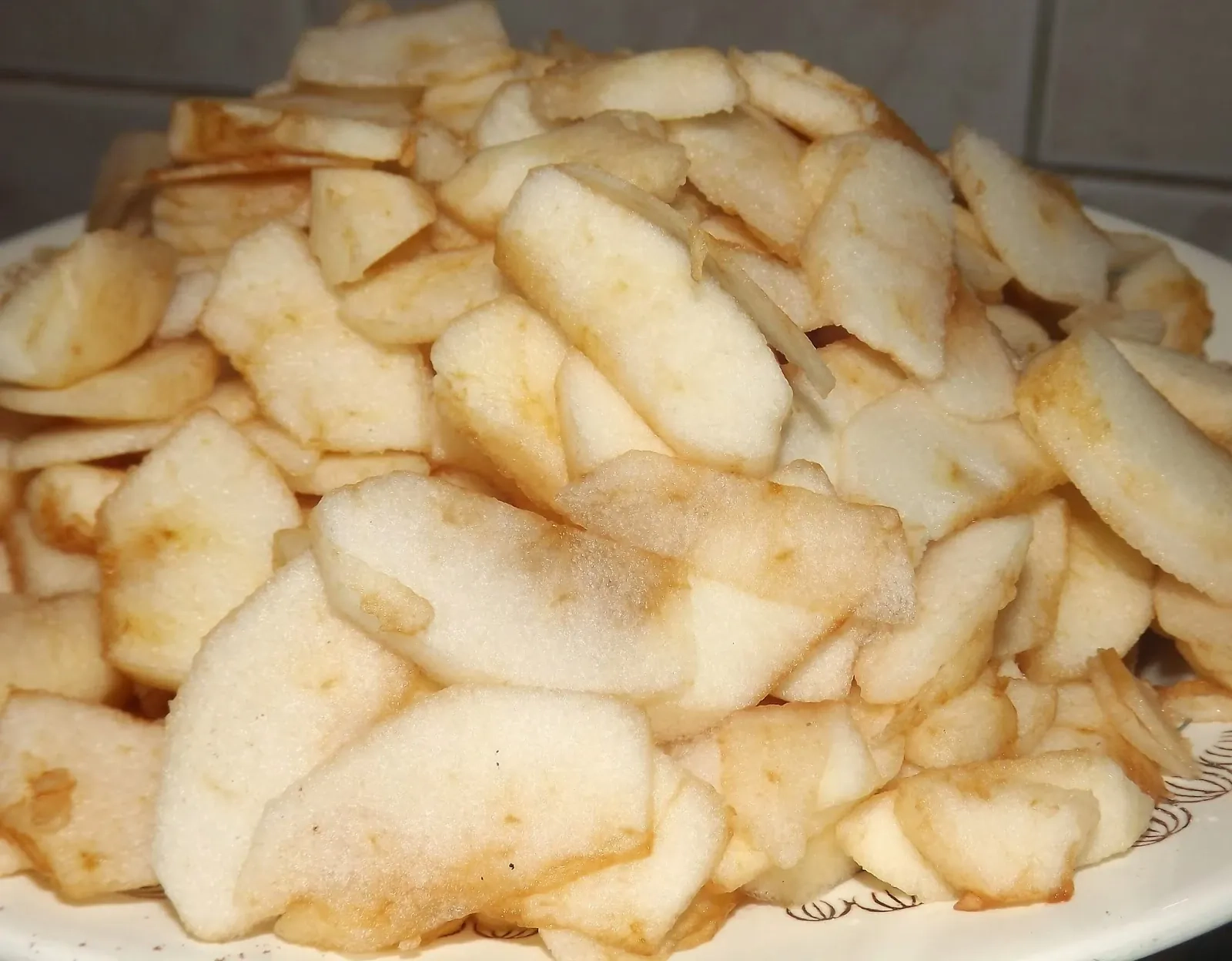 Paprastas drėgnas kakavinis obuolių ir varškės pyragas