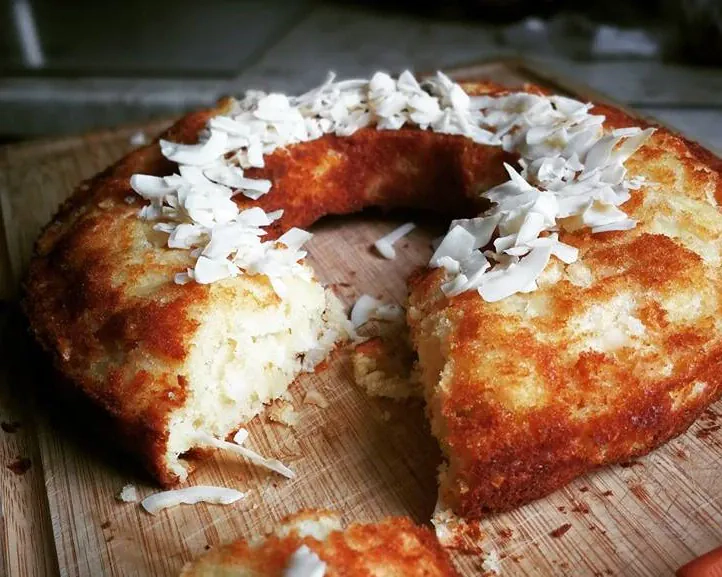 Konservuotų ananasų ir kokoso keksas "Tropikas"