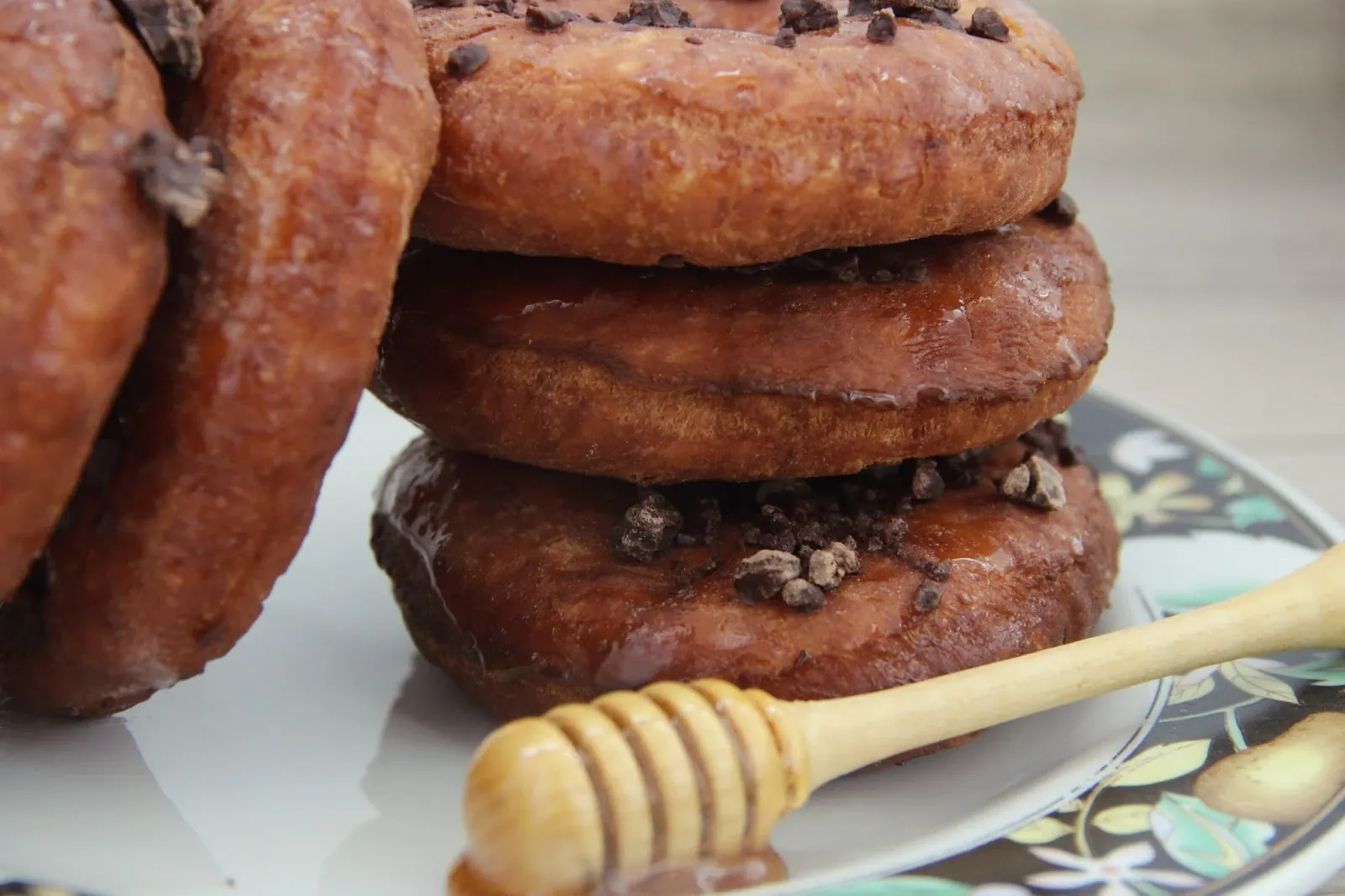 Mielinės spurgos su medumi ir sausomis mielėmis