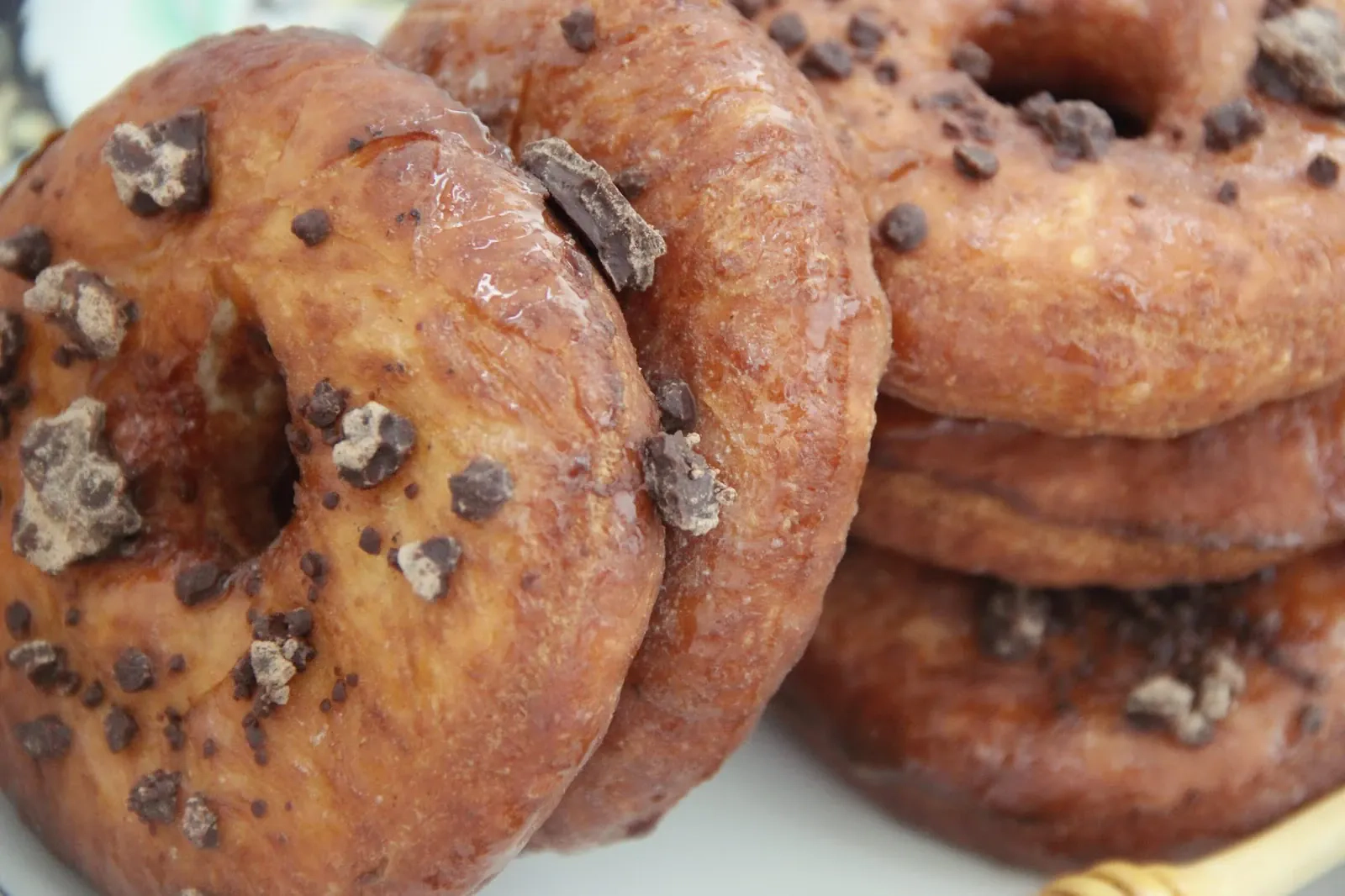 Mielinės spurgos su medumi ir sausomis mielėmis