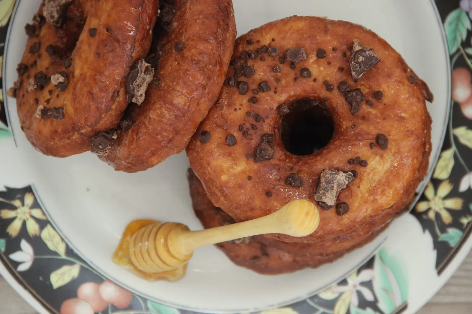 Mielinės spurgos su medumi ir sausomis mielėmis