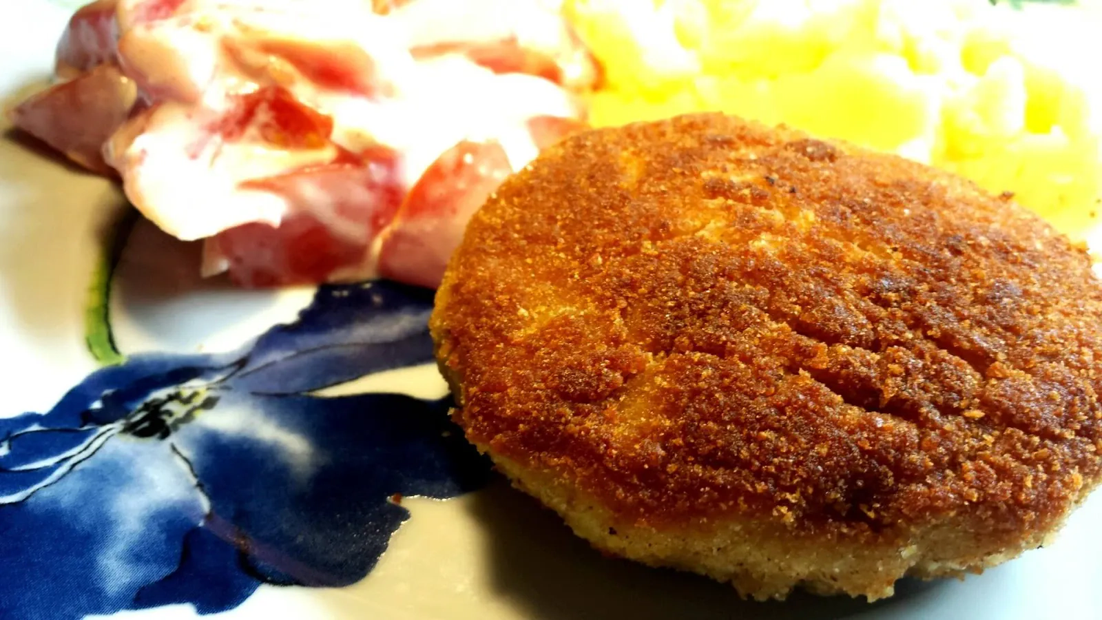 Traškios išorės sultingi kiaulienos faršo maltinukai su lydytu sūreliu