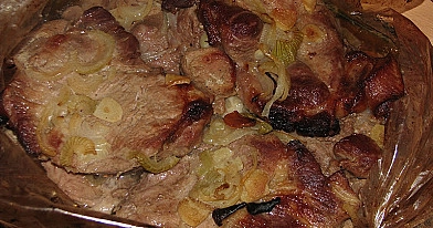 Cepeškrāsnī ceptas cūkgaļas šķēles
