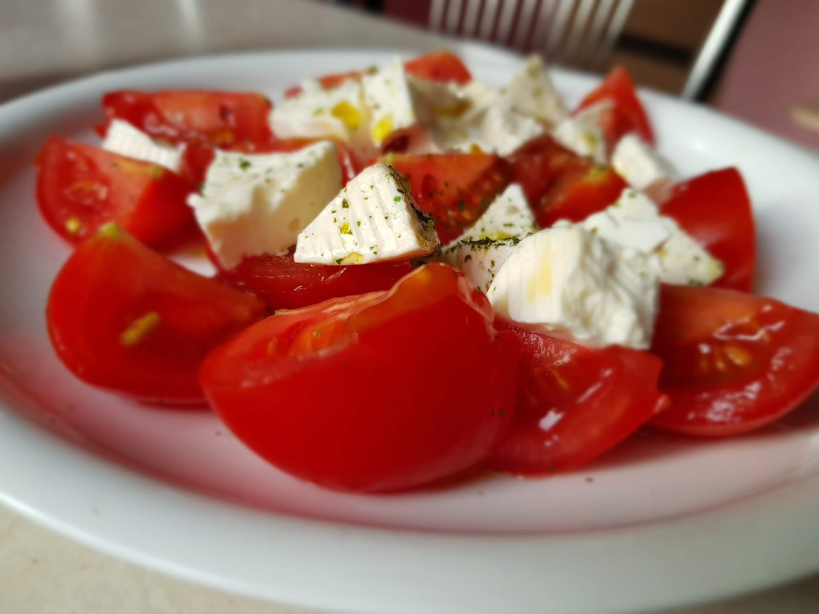 Feta su pomidorais - greitas ir sveikas užkandis!