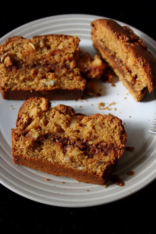 Dvigubai karamelinis keksas su irisiniu pertepimu