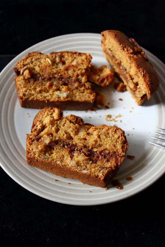 Dvigubai karamelinis keksas su irisiniu pertepimu