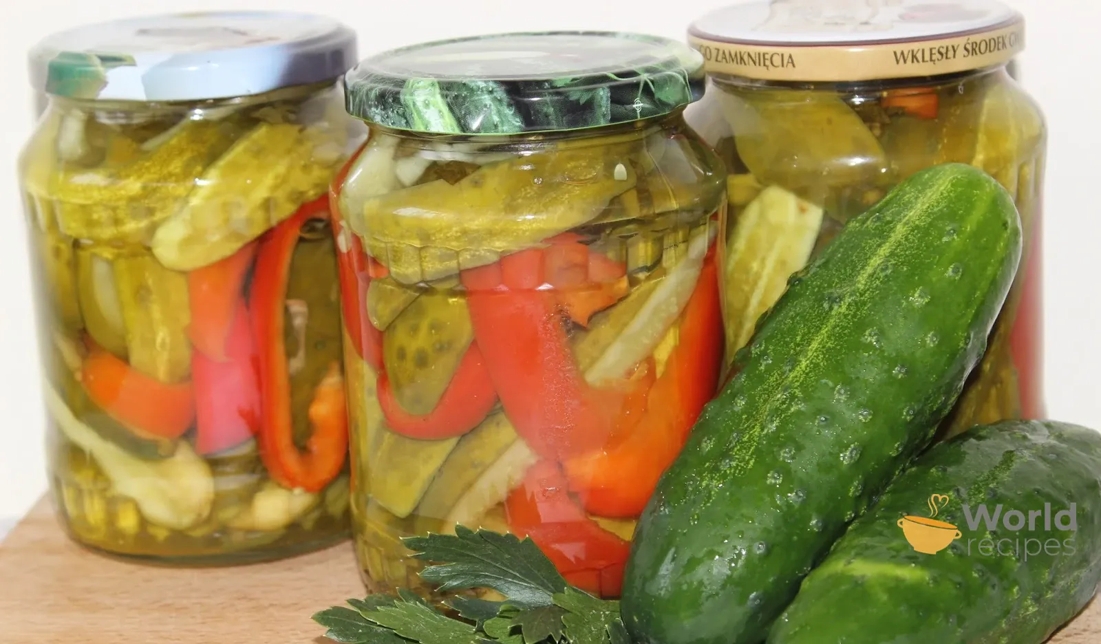Marynowane ogórki z curry, papryką i natką selera na zimę