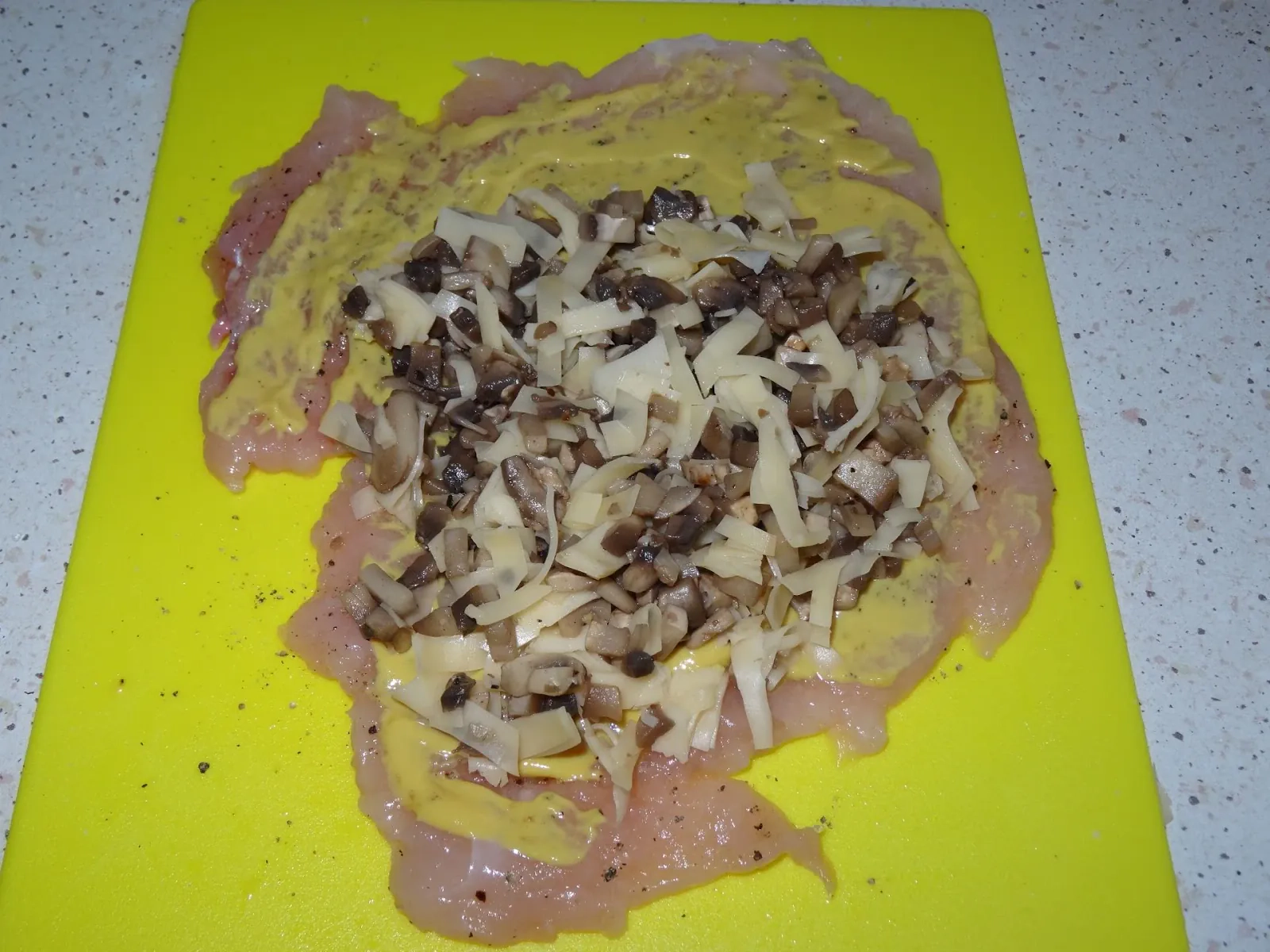 Roladki drobiowe z pieczarkami i serem Roladki drobiowe z pieczarkami i serem