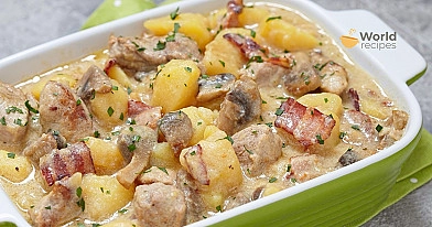 Gulasz z kurczaka, ziemniaków i grzybów