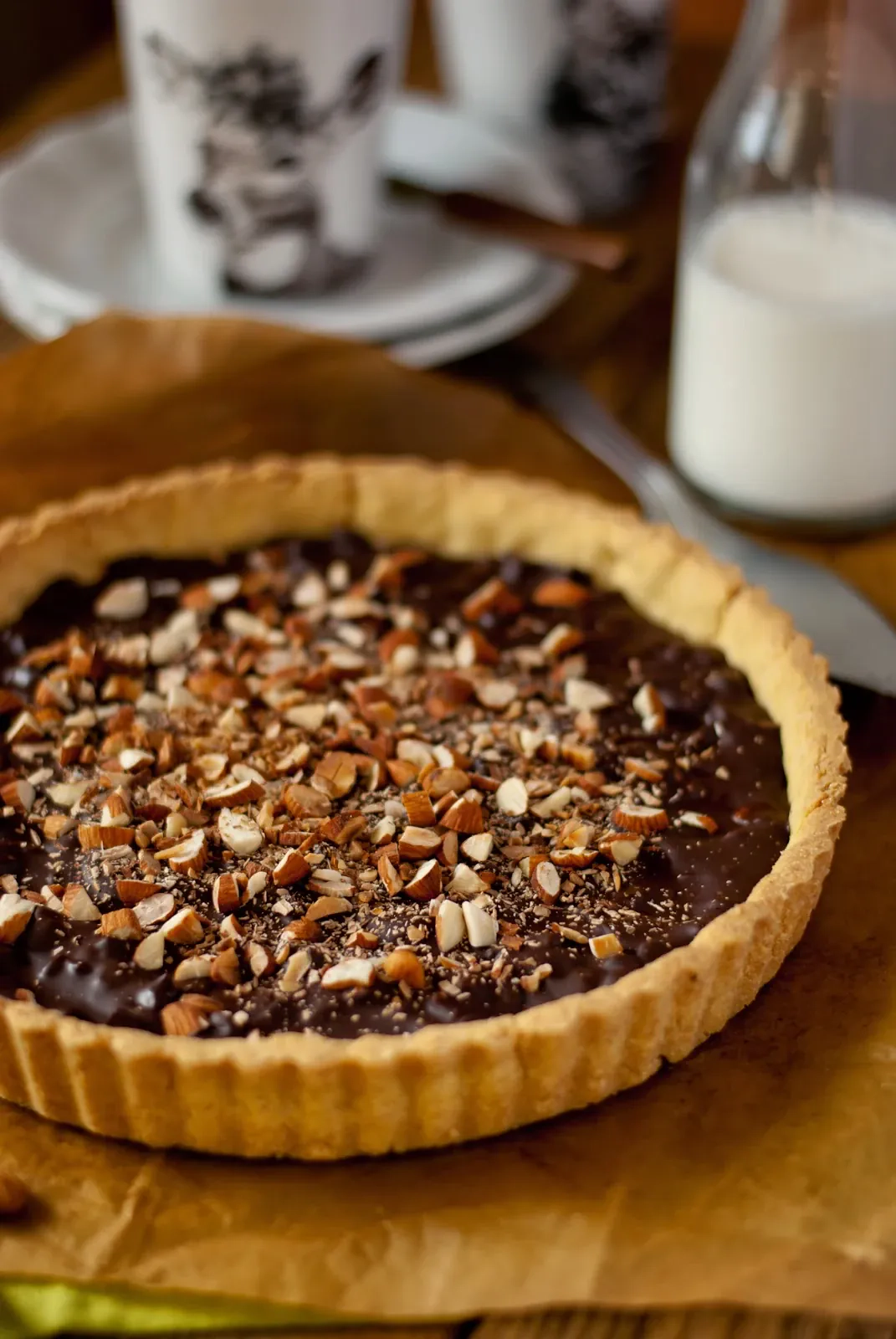 Tarta czekoladowa z solonym karmelem i prażonymi orzechami
