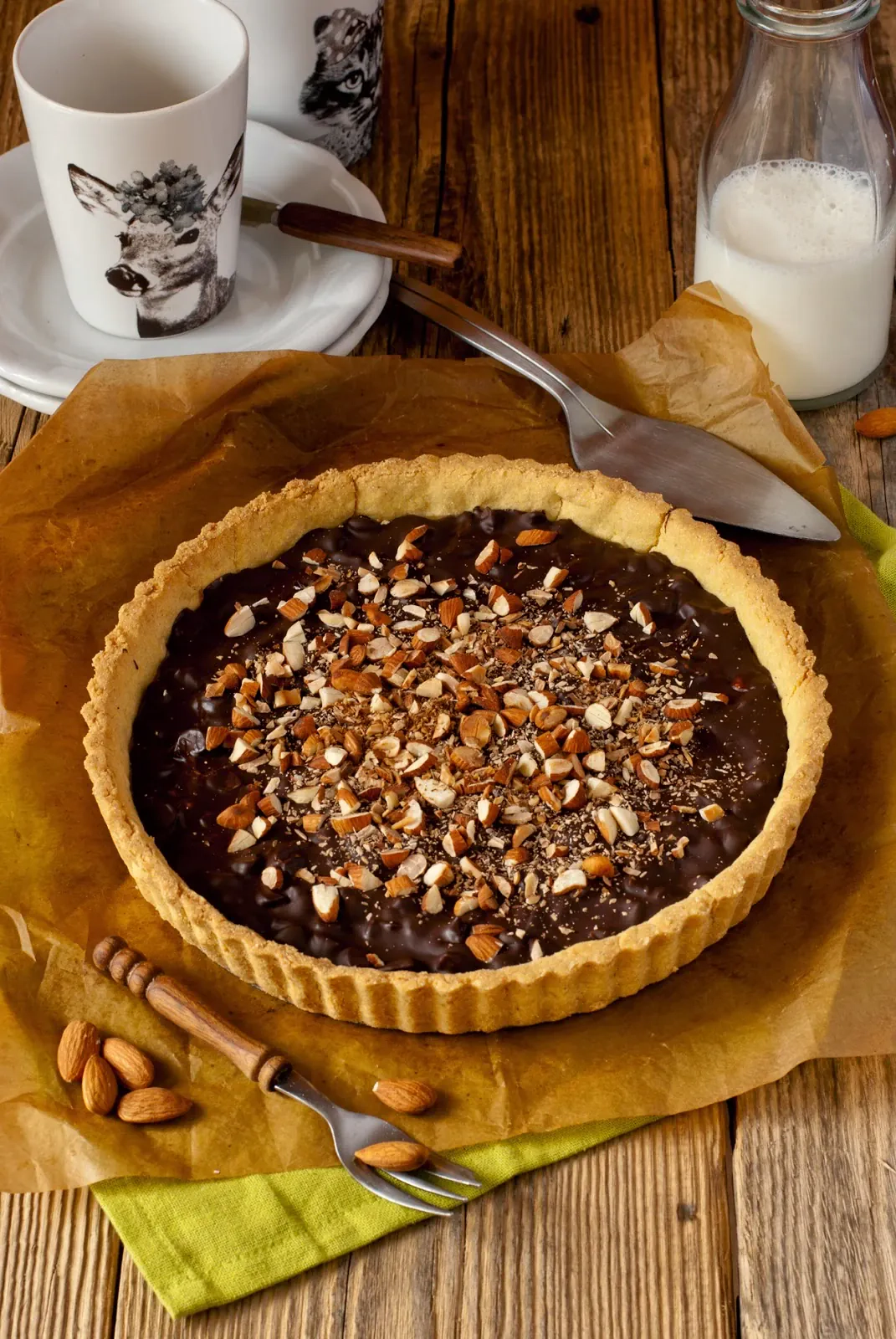 Tarta czekoladowa z solonym karmelem i prażonymi orzechami