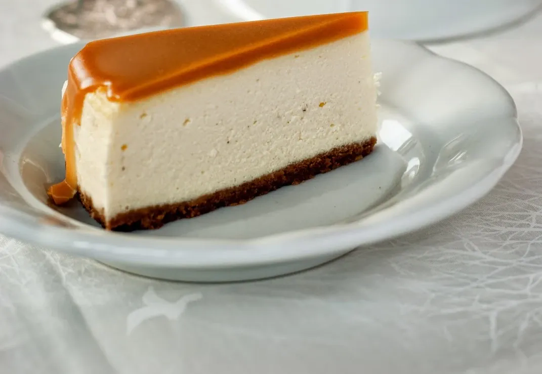 Sernik Speculoos z polewą toffi