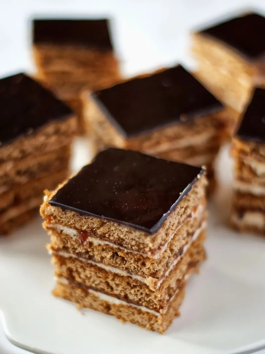 Korzenny miodownik z kremem grysikowym (Stefanka)