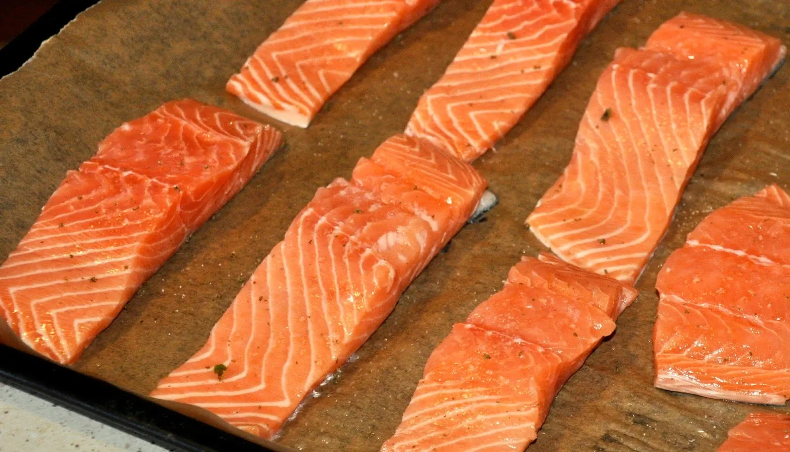 Smażony łosoś w sosie pieczarkowym