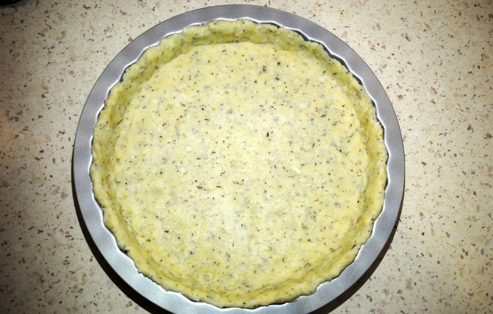 Quiche lorraine: kruchy placek z pysznym, wytrawnym nadzieniem