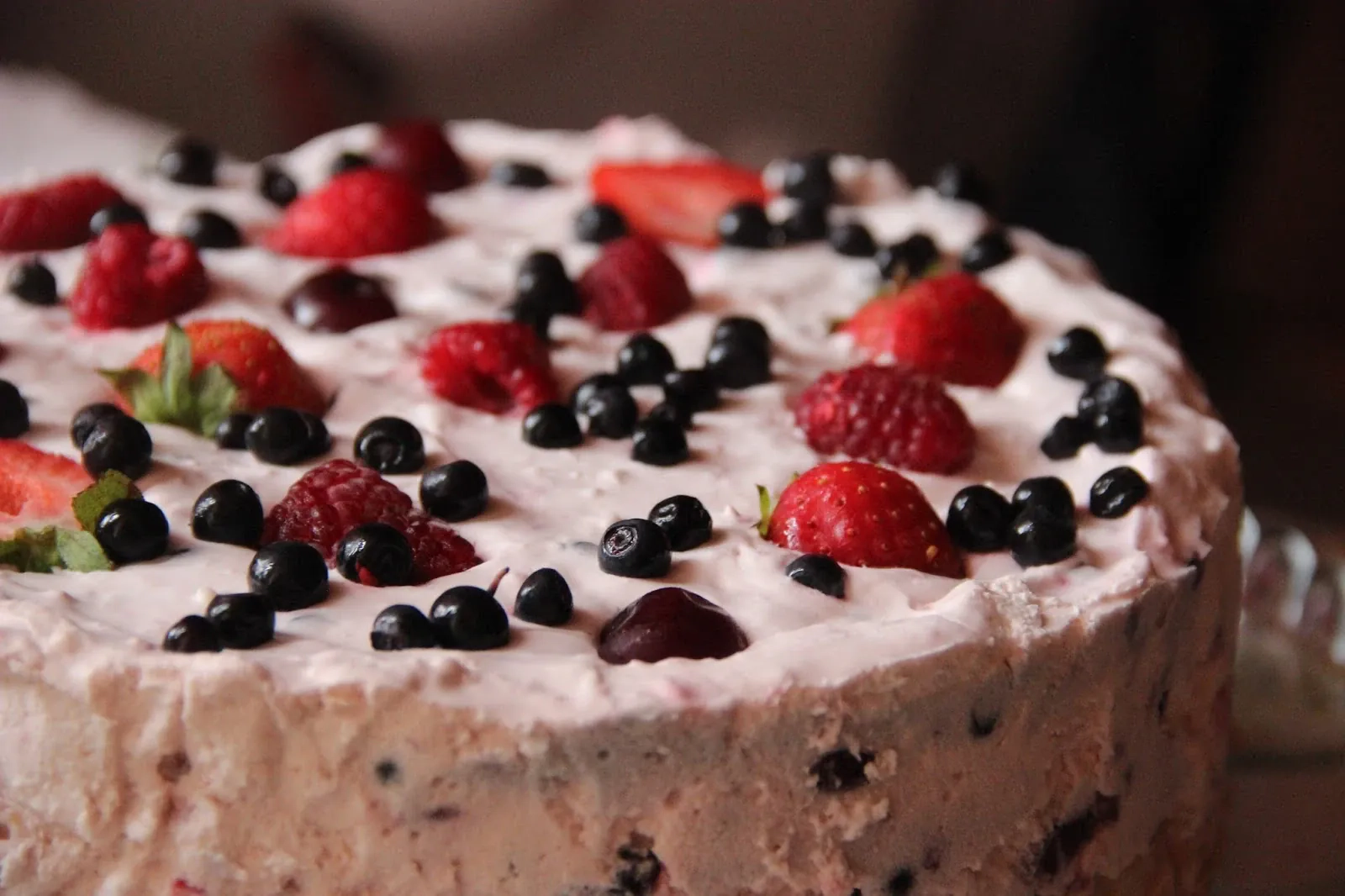 Kotrynos vasaros uogų tortas