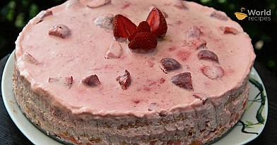 Grietininis tortas su braškėmis