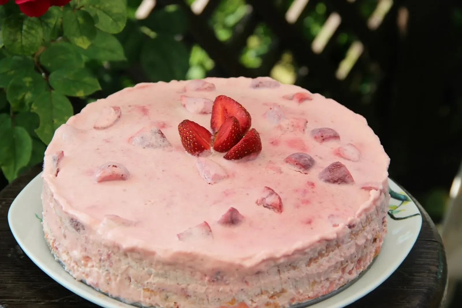 Grietininis tortas su braškėmis