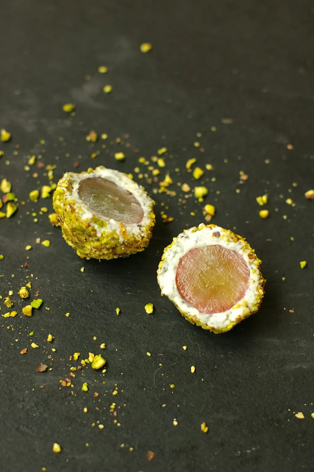 Sūrio-vynuogių kamuoliukai - spurgos, prie vyno