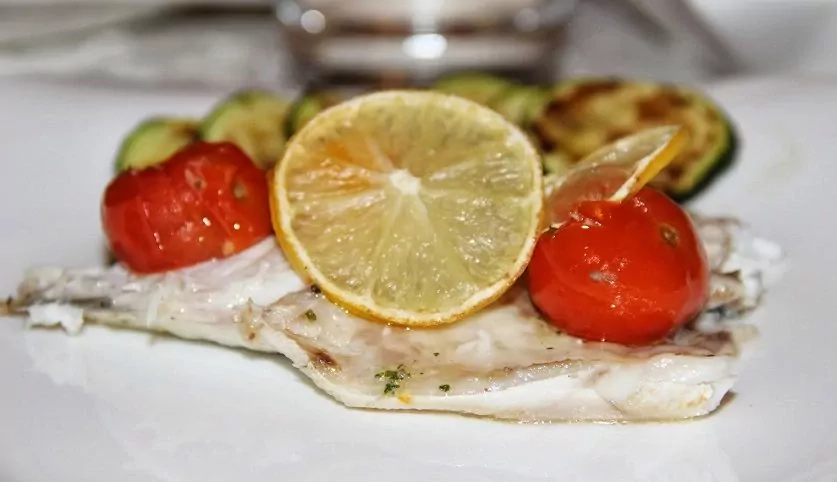 Keptos dorados su česnakiniu sviestu