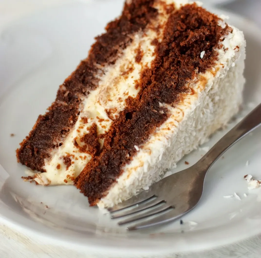 Tort czekoladowo-kokosowy z budyniem