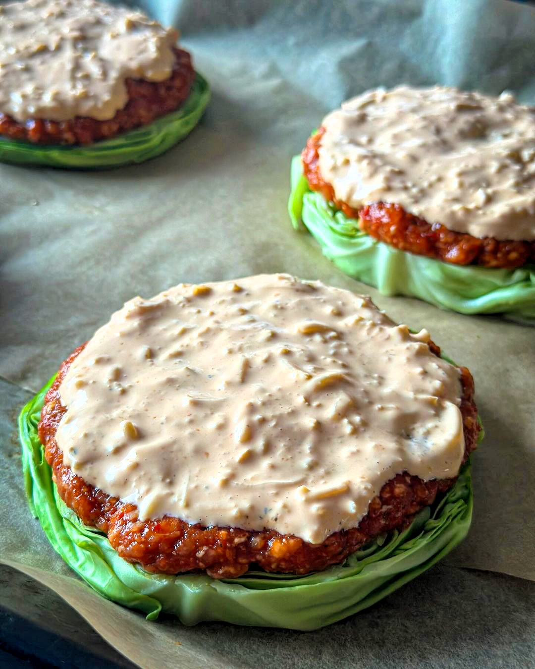 Padažu aptepti kepsneliai