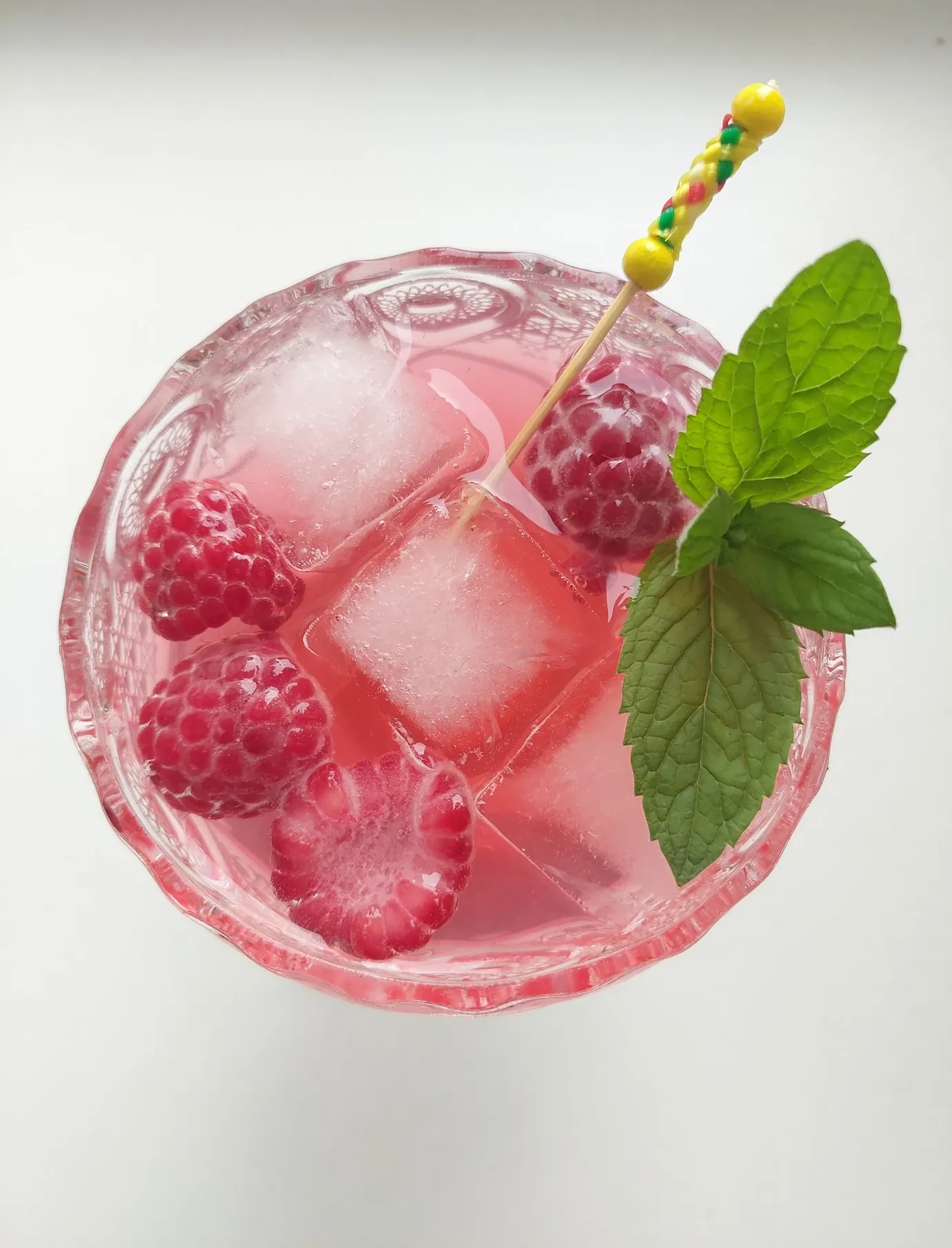 Aviečių ir rabarbarų limonadas