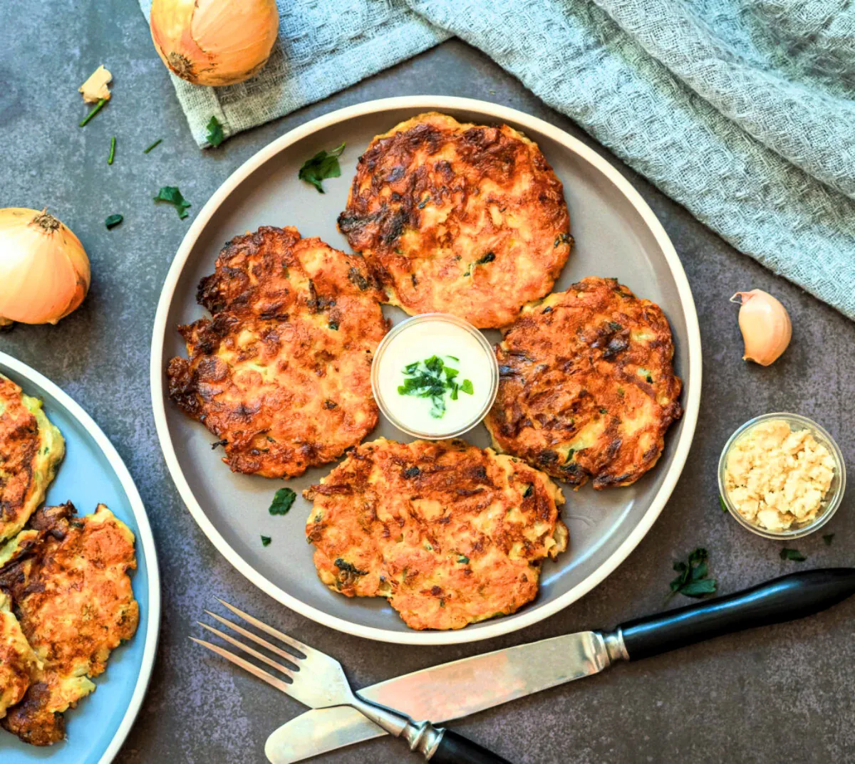 Minkšti cukinijų blynai be kiaušinių ir pieno produktų