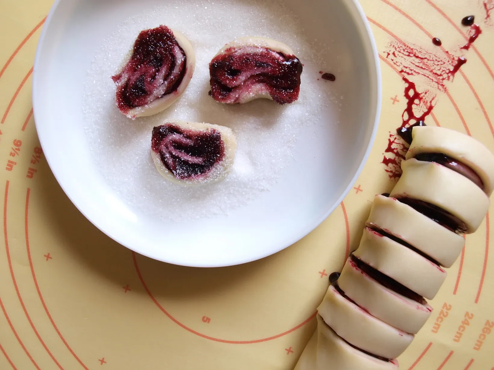 Trapūs sausainiai su uogiene