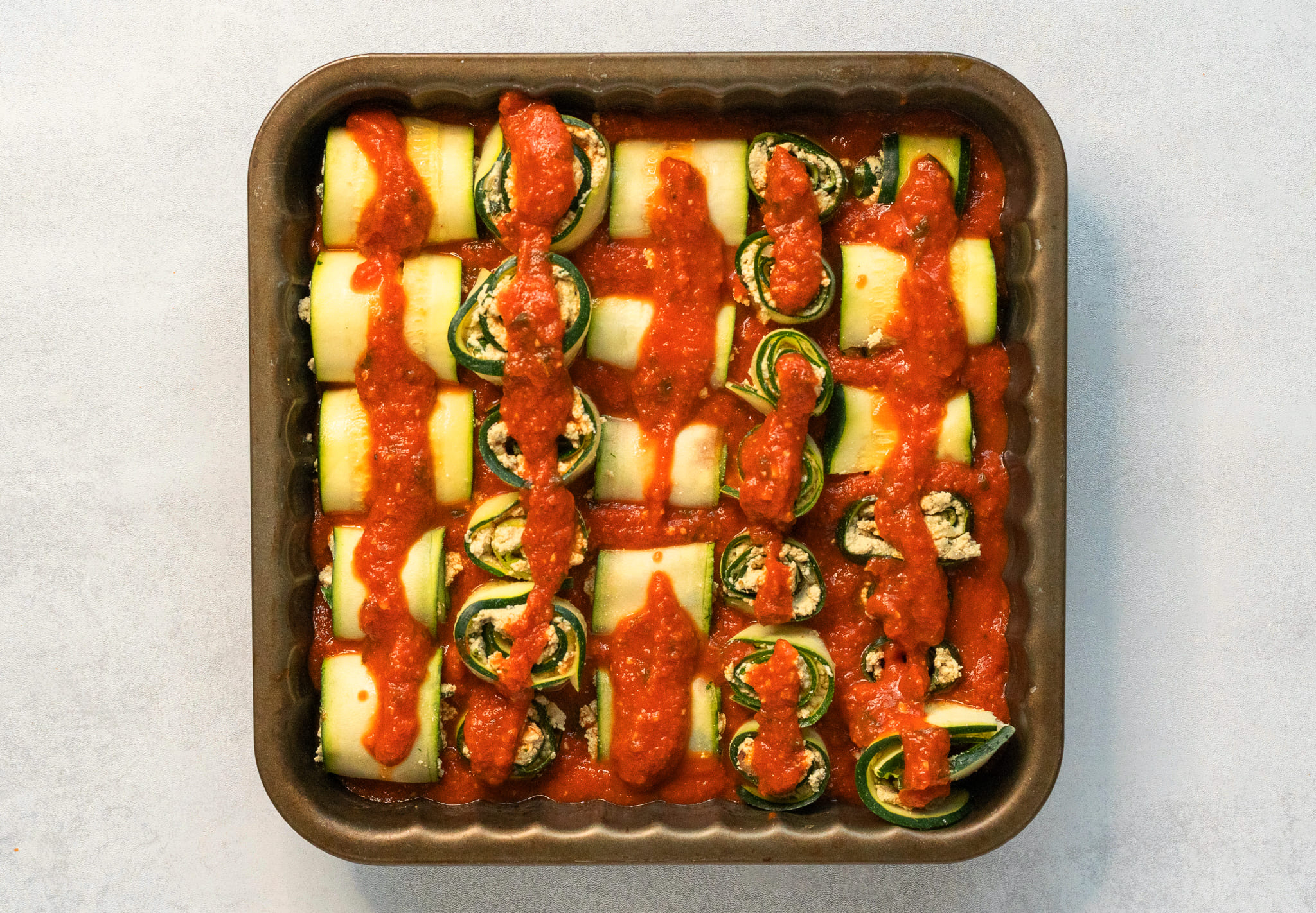 Cukinijų suktinukai pomidorų padaže