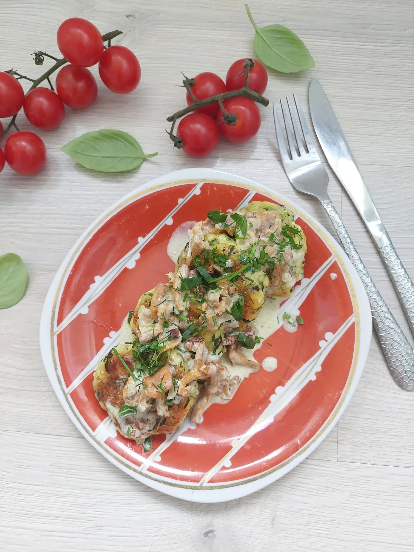 Pikantiški varškėčiai su voveraičių padažu