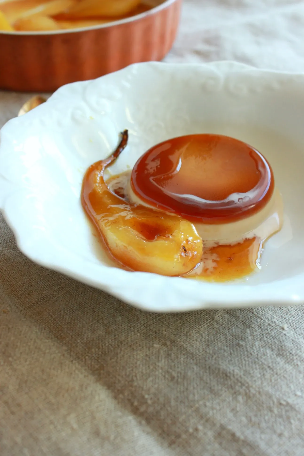 Kavos panna cotta su karamelizuotomis kriaušėmis