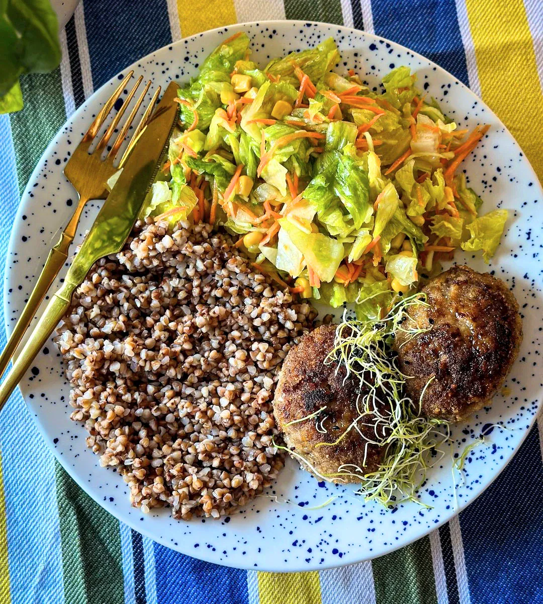 Jautienos kotletai su juoda duona, orkaitėje