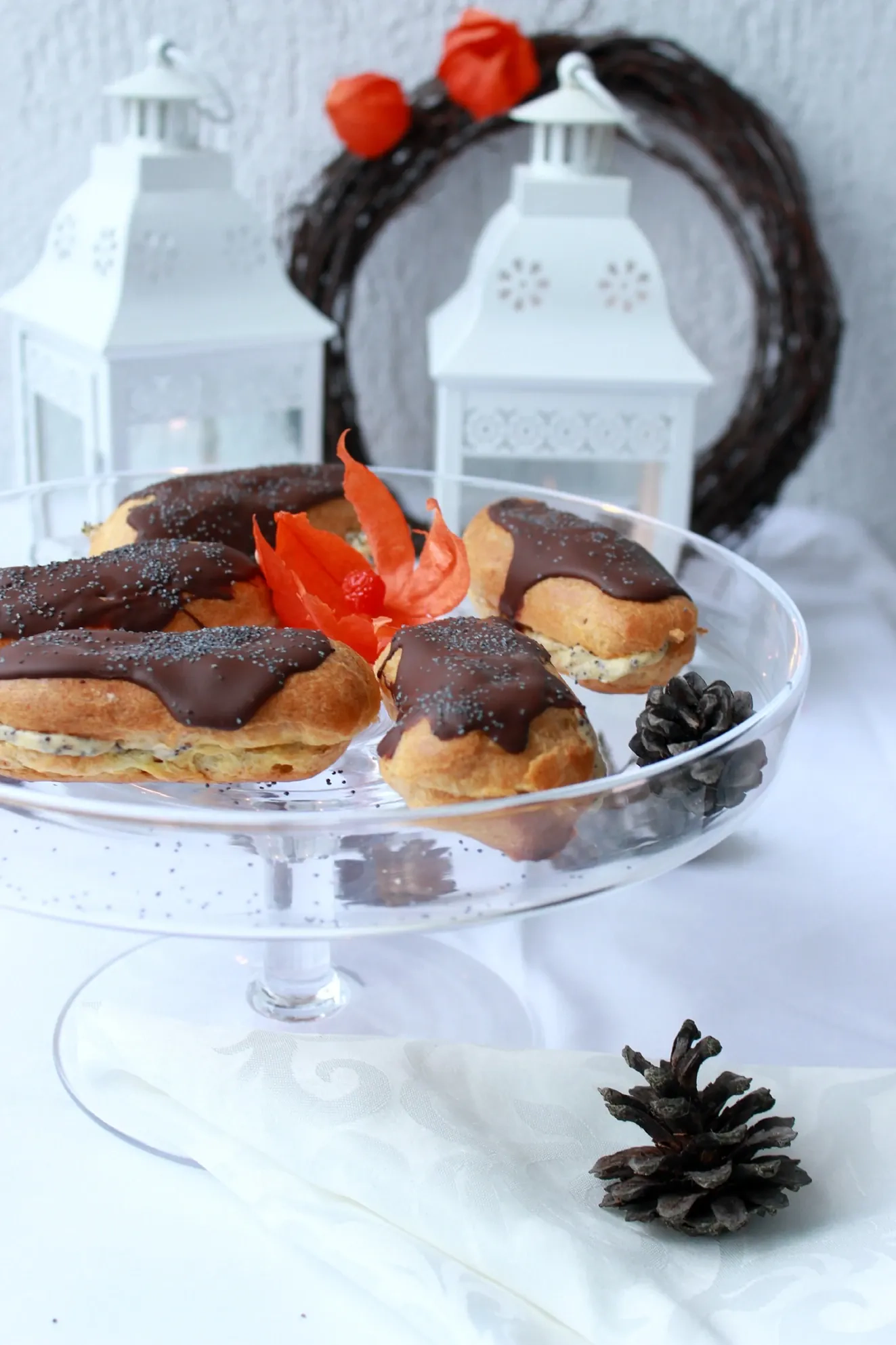 Eklerai su karamelės ir aguonų kremu