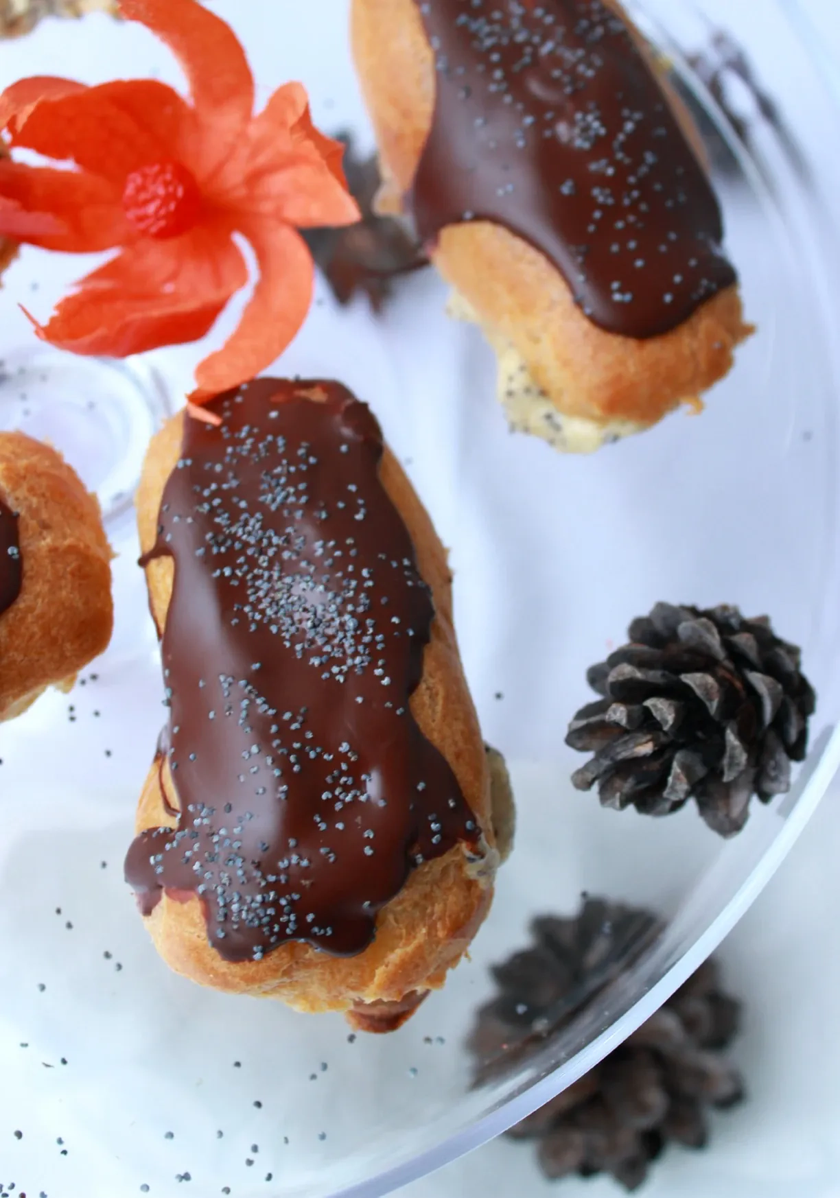 Eklerai su karamelės ir aguonų kremu