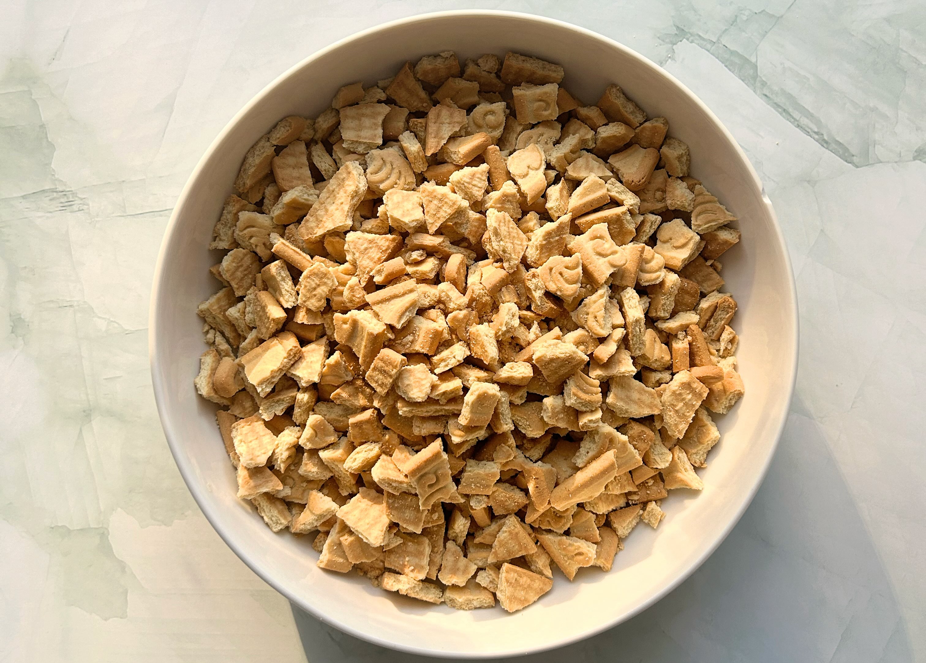 smulkinti sausainiai dubenyje