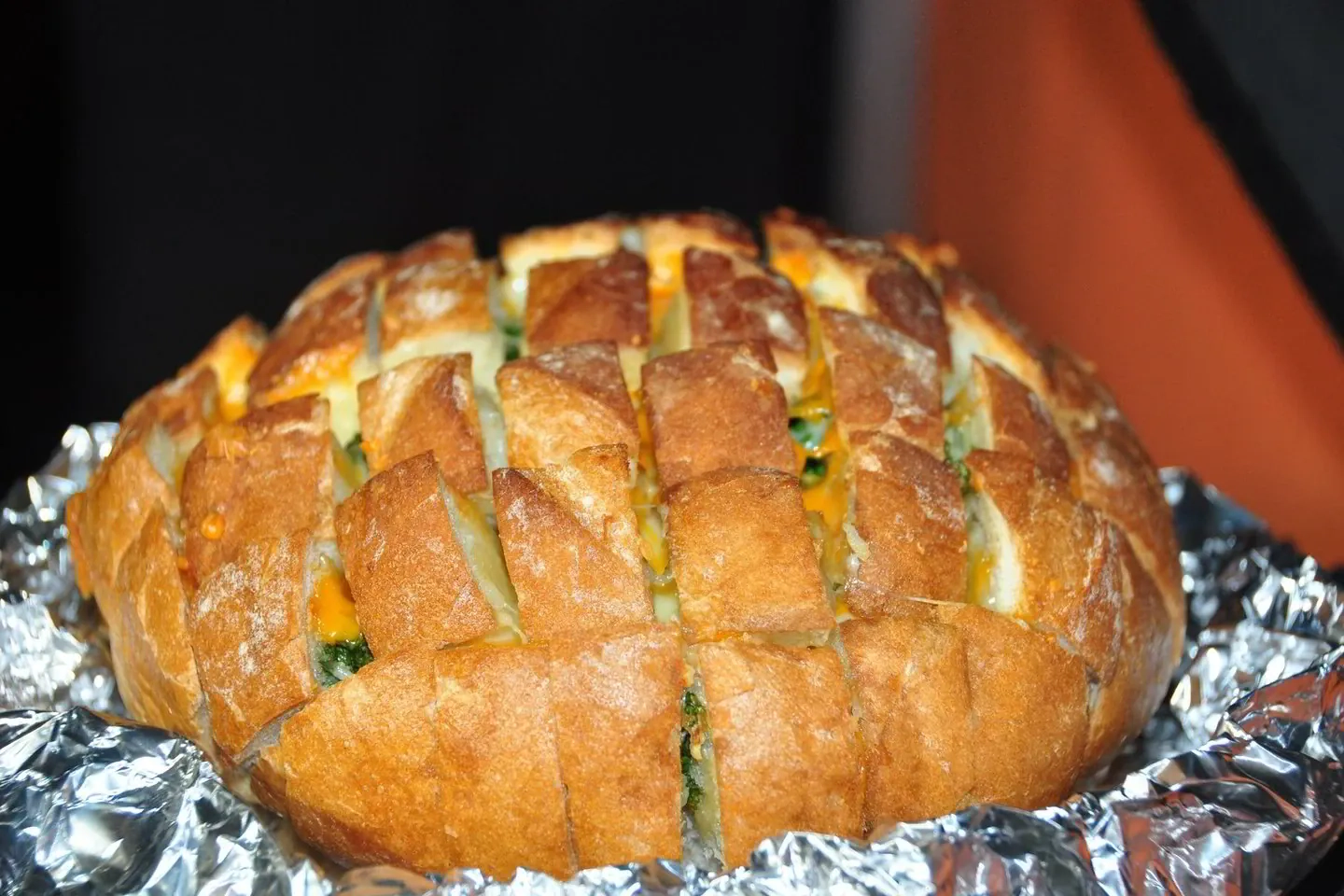 Kepta česnakinė duona su sūriu