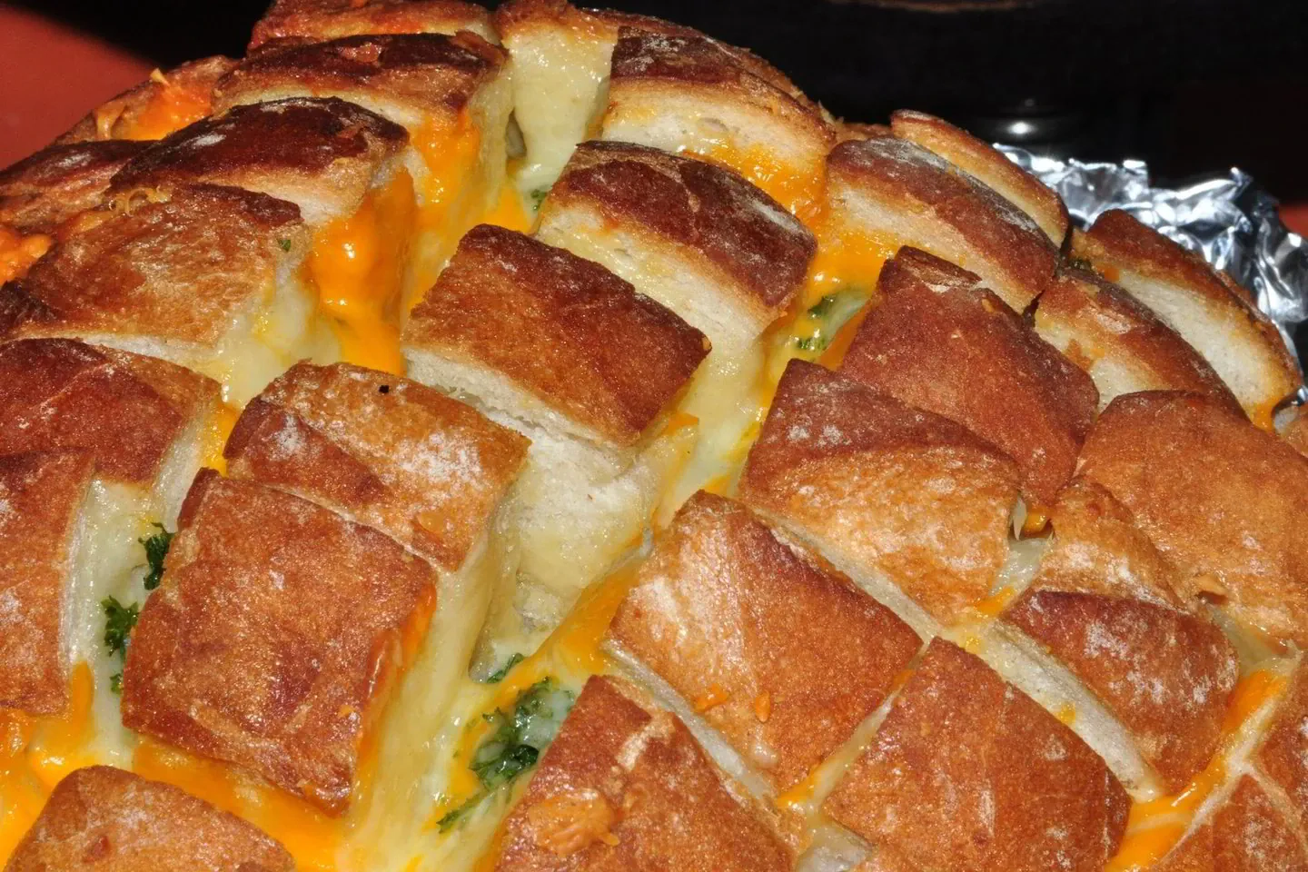 Kepta česnakinė duona su sūriu