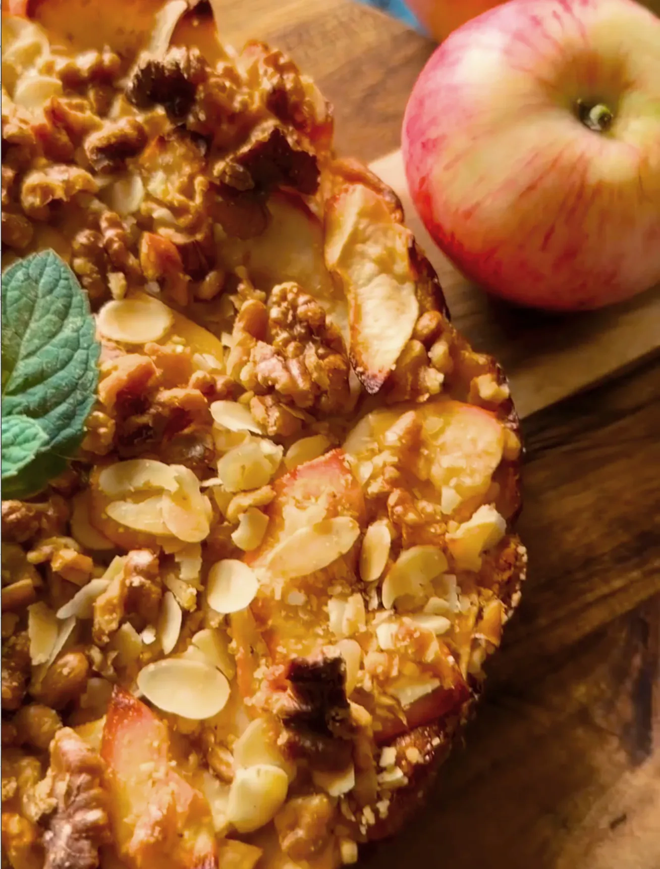 Tobulas obuolių pyragas su graikiniais riešutais