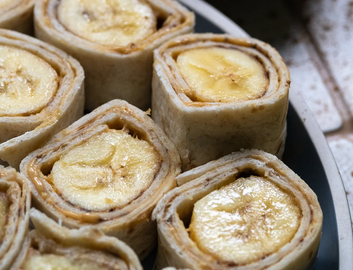 Tortilijų suktinukai su bananais ir riešutų sviestu vaikams