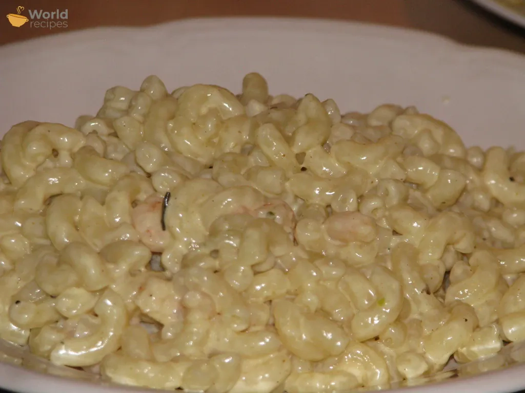 Makaroni ar garnelēm karija mērcē