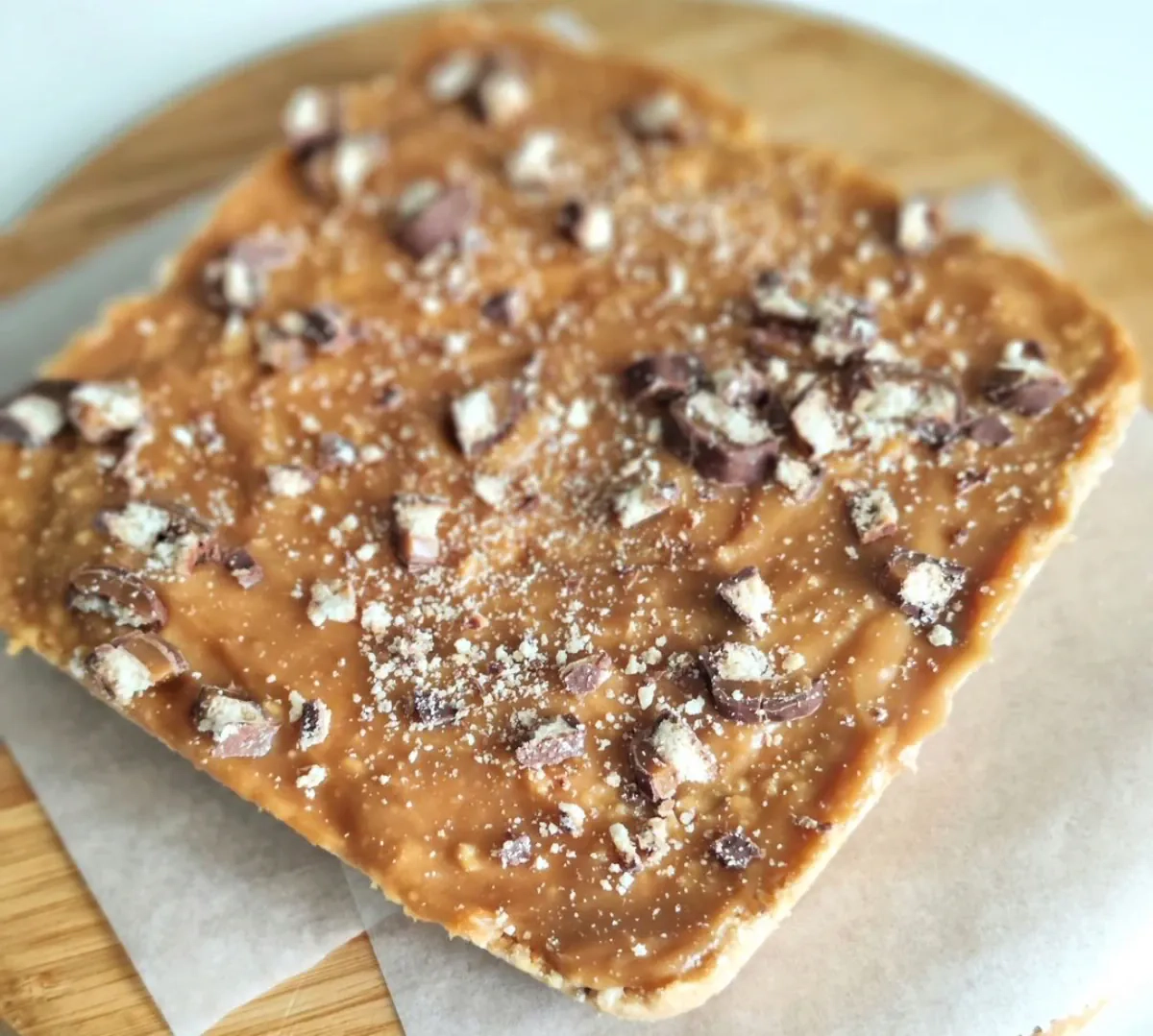 Tobulas karamelinis Tinginys su sūdytais riešutais