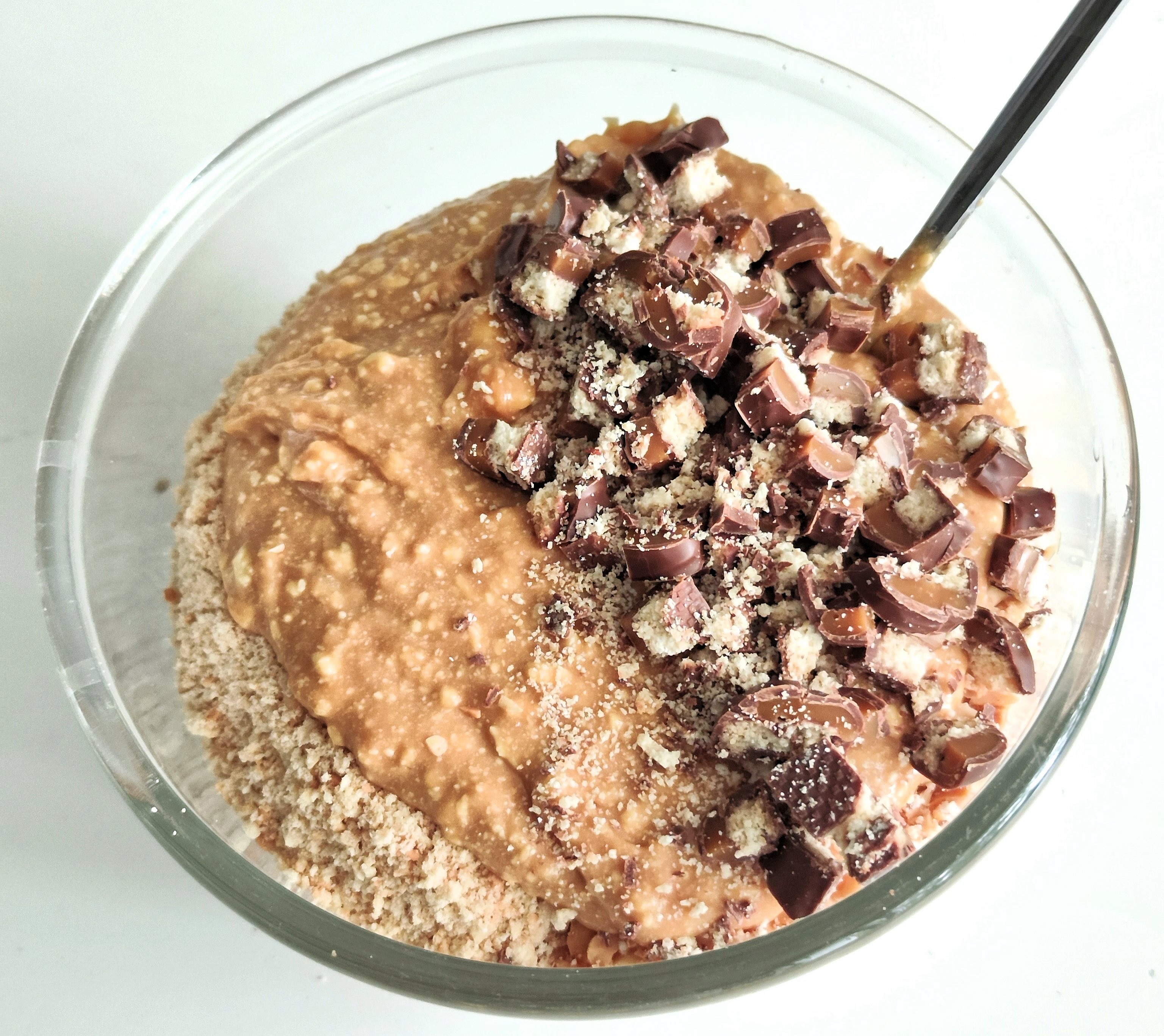 Tobulas karamelinis Tinginys su sūdytais riešutais