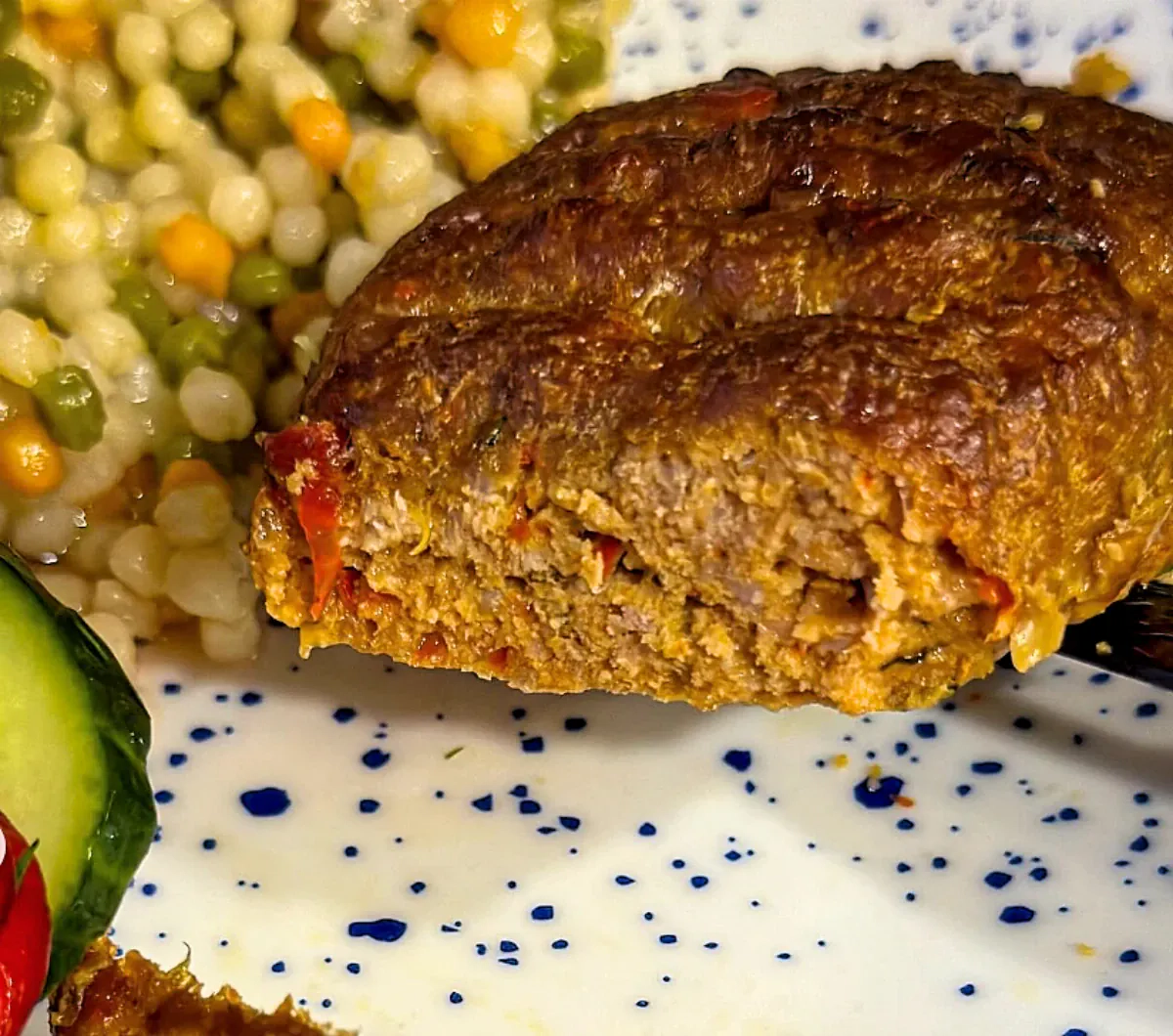 Sultingi kiaulienos mentės kotletai su paprikomis, orkaitėje