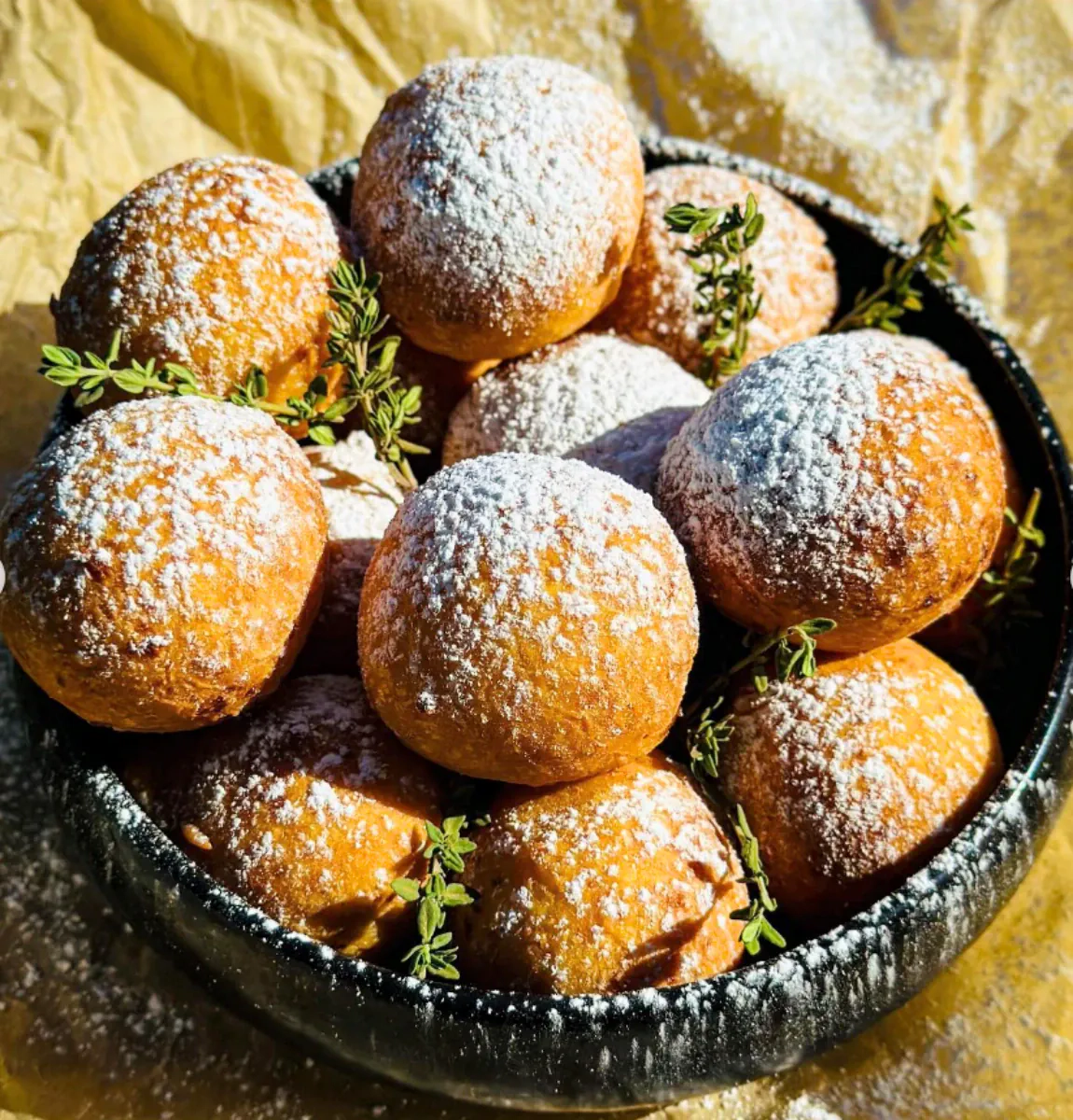 Varškės spurgos su kepimo milteliais