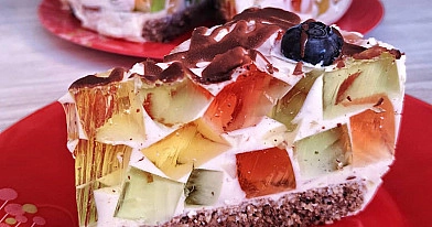 Želė tortas su migdoliniu pagrindu ir rikota