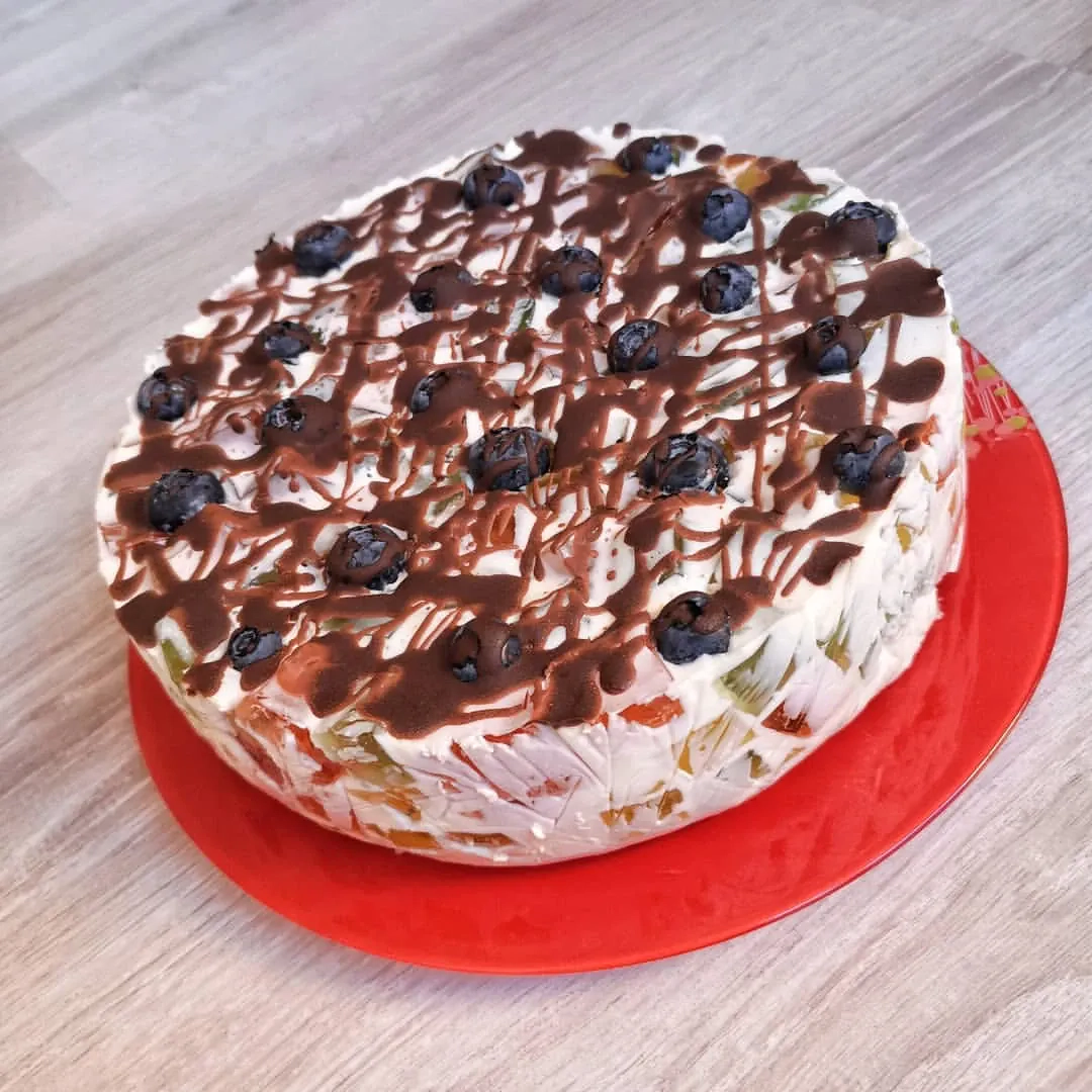 Želė tortas su migdoliniu pagrindu ir rikota